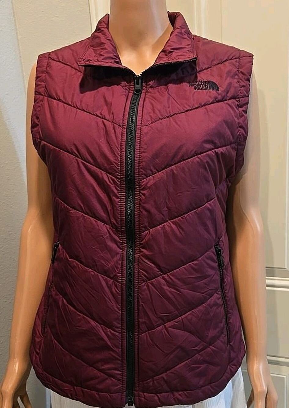 The North Face Women's M Burgundy Quilted Insulated Puffer Vest Full Zip #0411